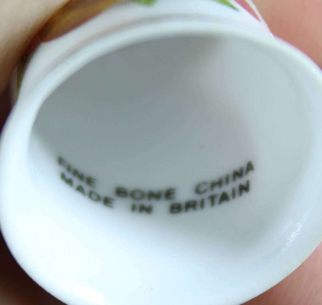 Collectible Thimble - Pear - Made in England - Act Fast!! Bid Now!!!