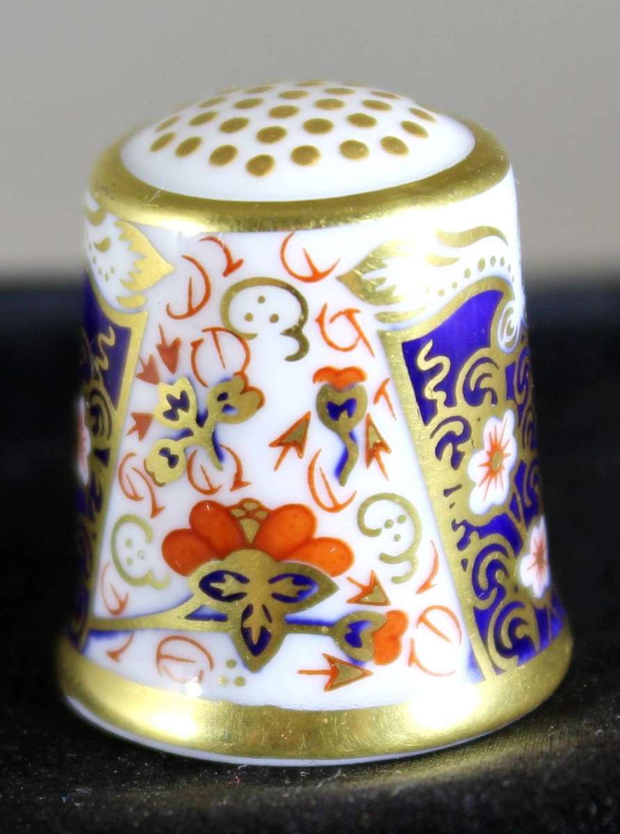 Collectible Thimble - Royal Crown Derby XLVII Flower Panels - Act Fast!! Bid Now!!!