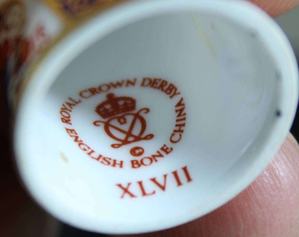 Collectible Thimble - Royal Crown Derby XLVII Flower Panels - Act Fast!! Bid Now!!!