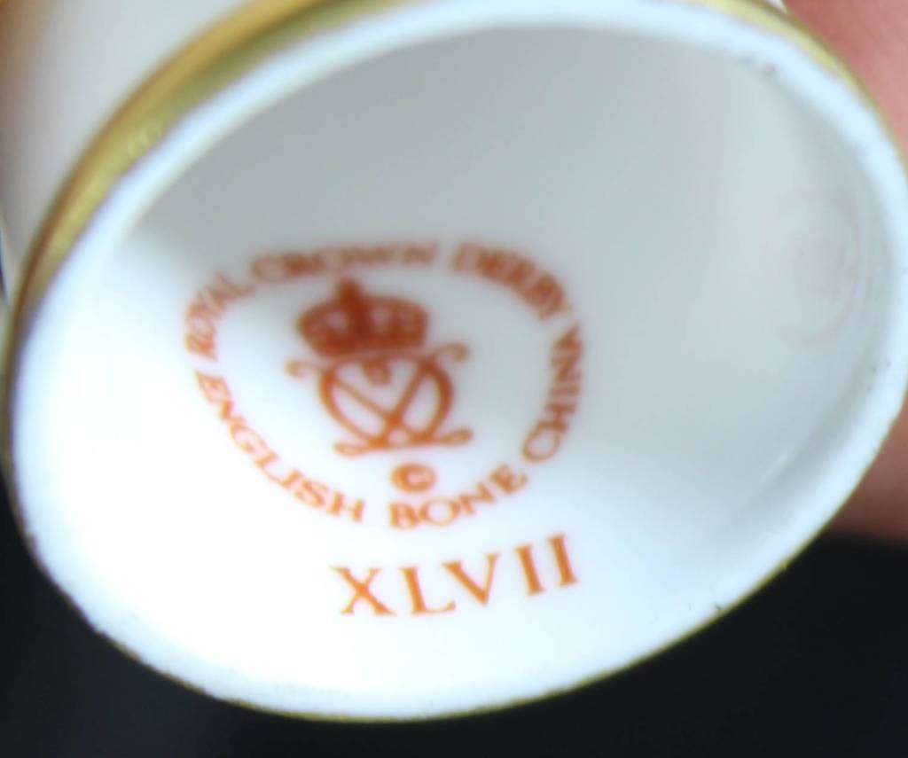 Collectible Thimble - Royal Crown Derby XLVII Flowers - Act Fast!! Bid Now!!!