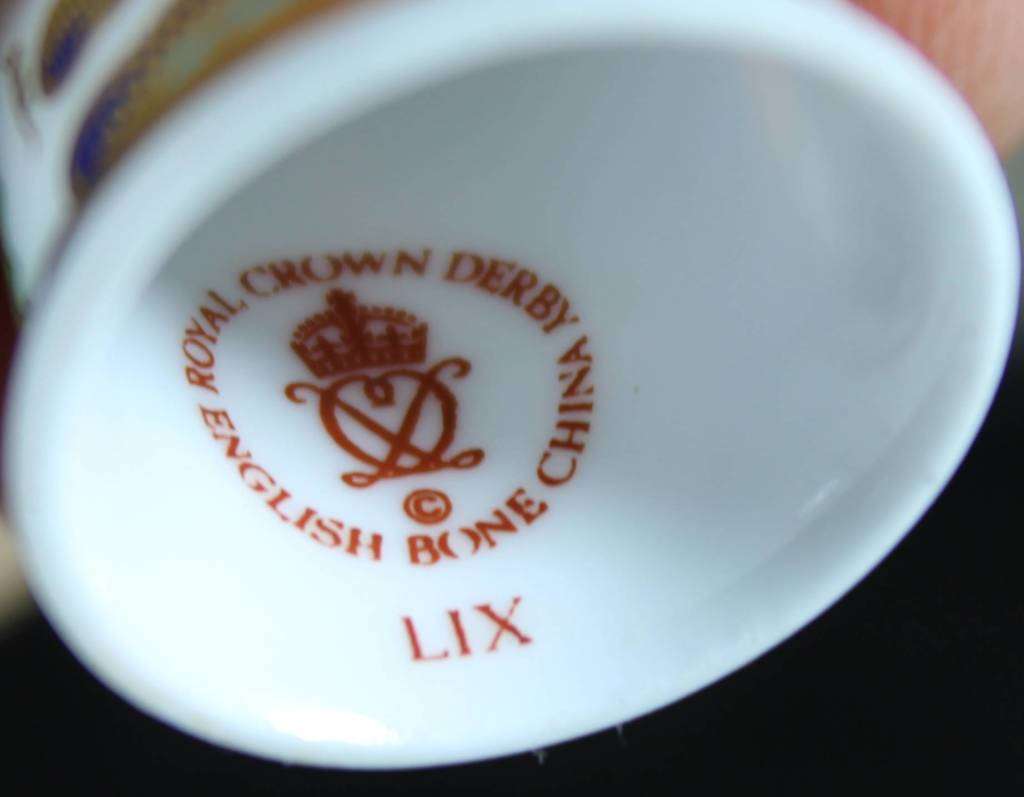 Collectible Thimble - Royal Crown Derby LIX Flower Panels - Act Fast!! Bid Now!!!