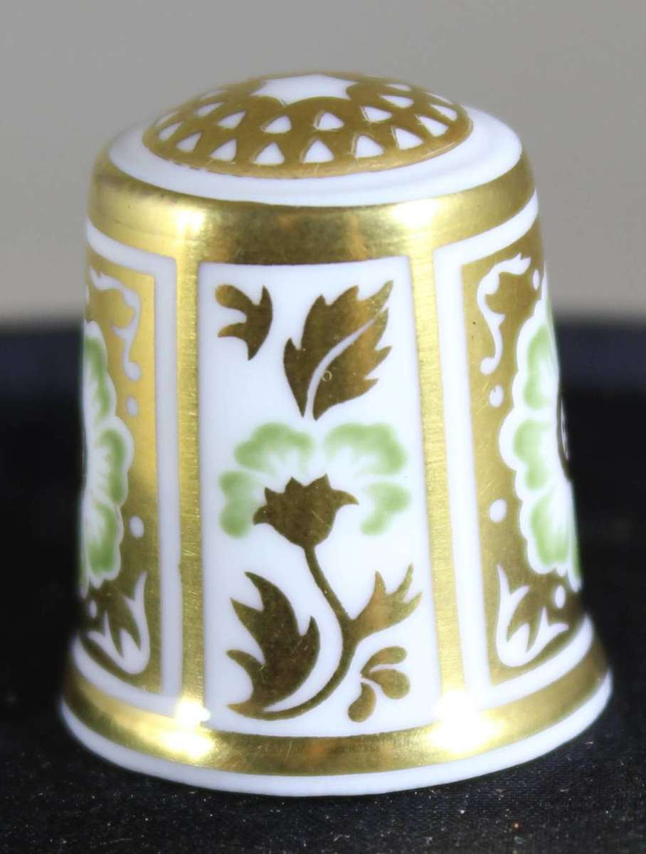 Collectible Thimble - Royal Crown Derby LV Flower Panels - Act Fast!! Bid Now!!!