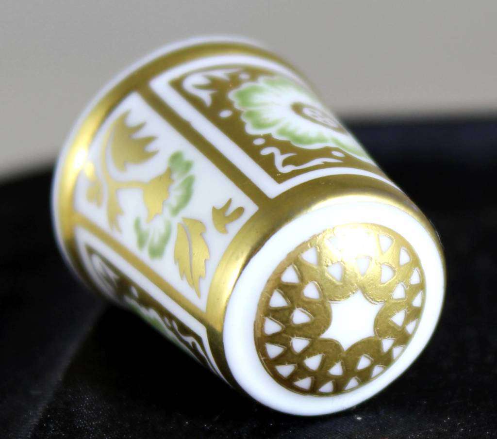 Collectible Thimble - Royal Crown Derby LV Flower Panels - Act Fast!! Bid Now!!!