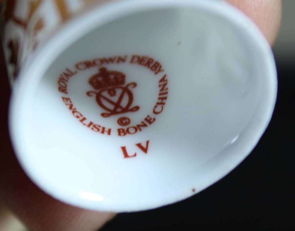 Collectible Thimble - Royal Crown Derby LV Flower Panels - Act Fast!! Bid Now!!!