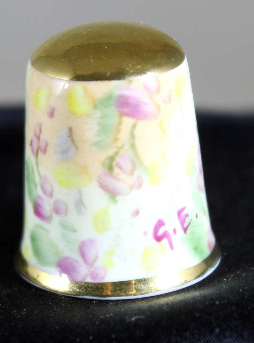 Collectible Thimble - Lymes China - Act Fast!! Bid Now!!!