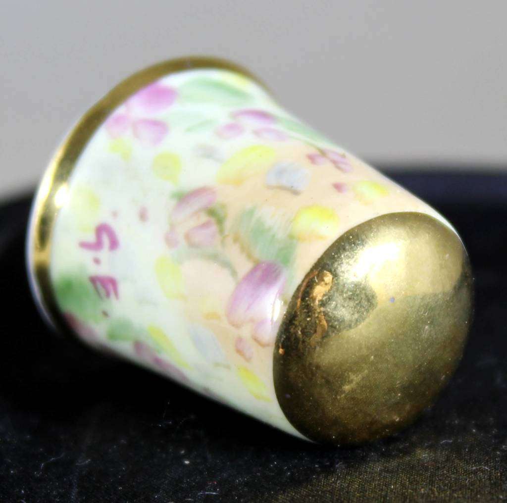 Collectible Thimble - Lymes China - Act Fast!! Bid Now!!!
