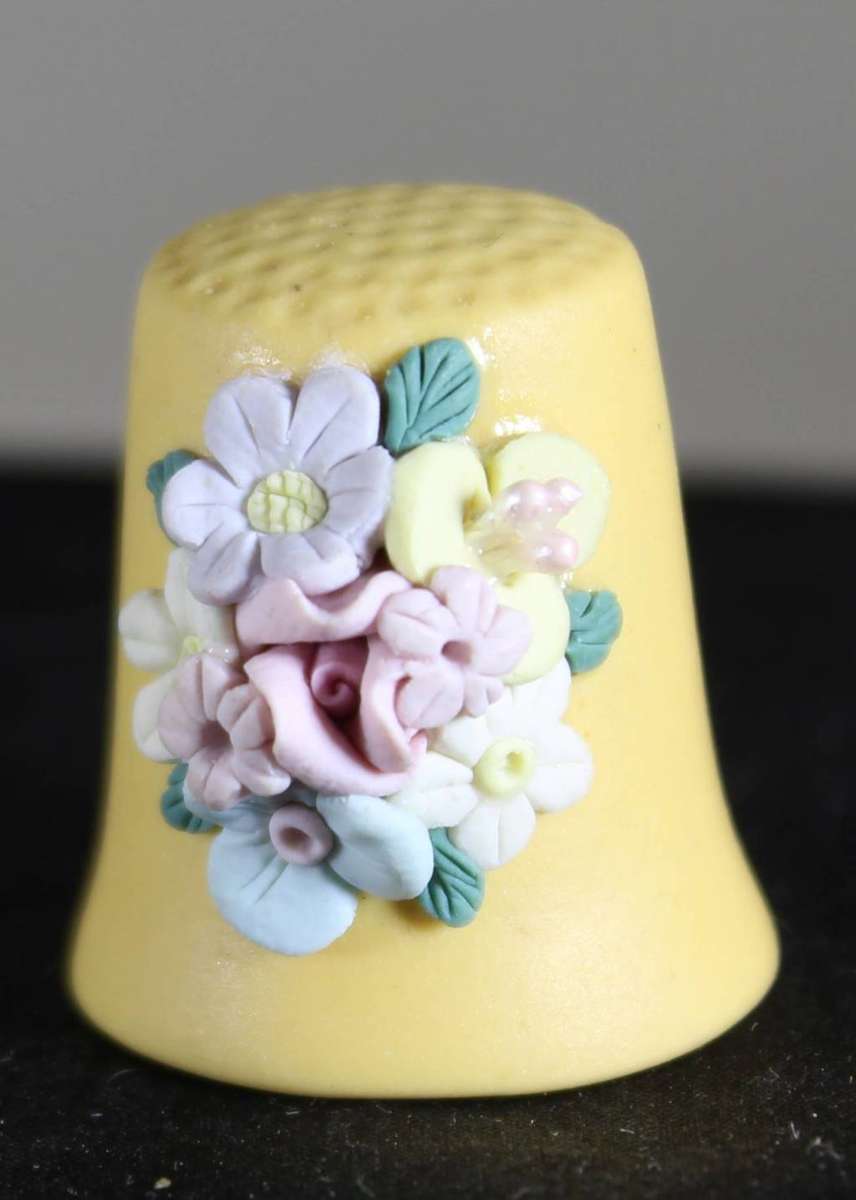 Collectible Thimble - S&H Australia - Embossed Flowers - Act Fast!! Bid Now!!!