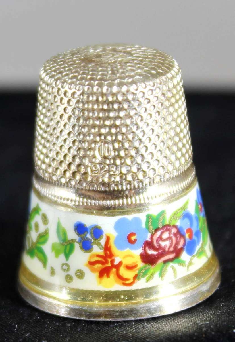 Collectible Thimble - Silver - Marked 925 with Enamel Band 3g - Act Fast!! Bid Now!!!