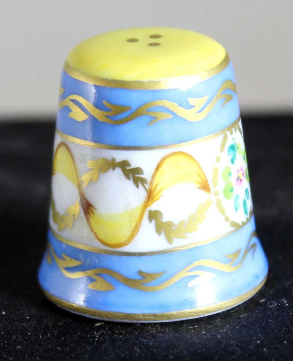 Collectible Thimble - Limoges - Flower with Swirls - Act Fast!! Bid Now!!!