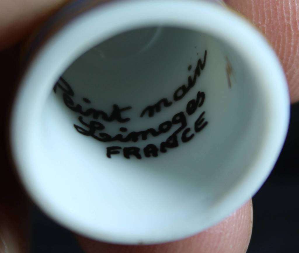 Collectible Thimble - Limoges - Flower with Swirls - Act Fast!! Bid Now!!!