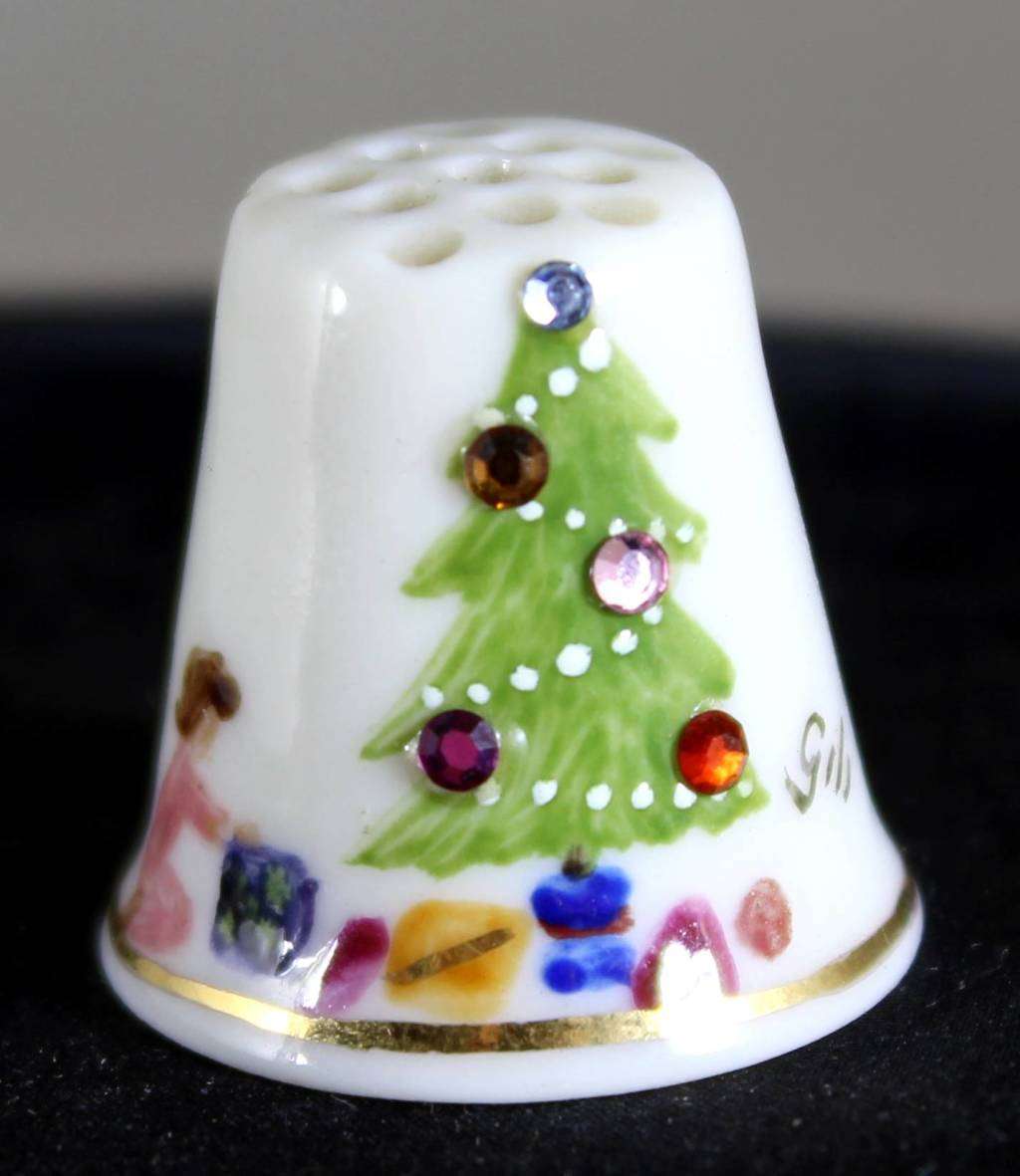 Collectible Thimble - Christmas 1992 - Act Fast!! Bid Now!!!