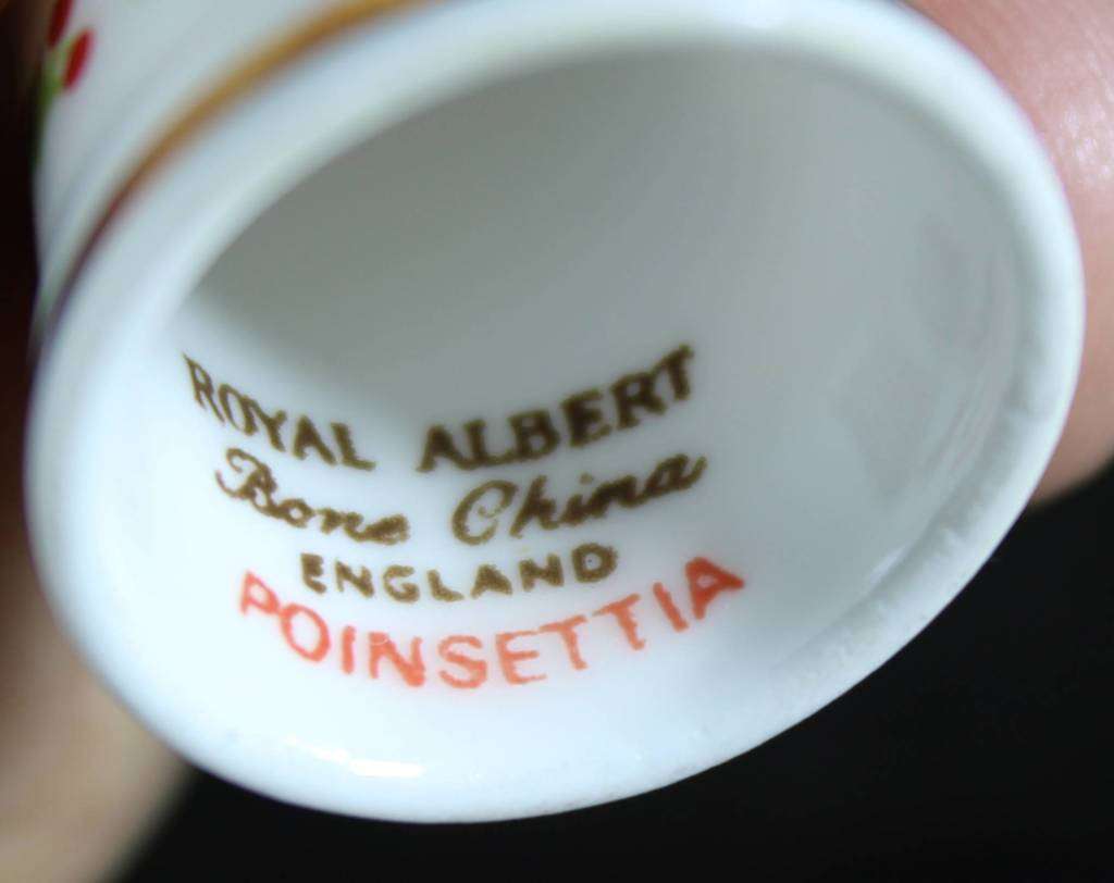 Collectible Thimble - Royal Albert - Poinsettia - Act Fast!! Bid Now!!!