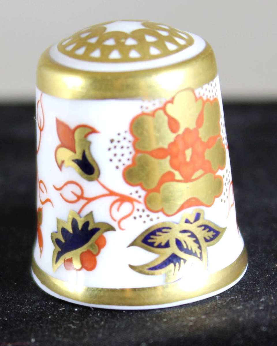 Collectible Thimble - Royal Crown Derby XLIX - Flowers - Act Fast!! Bid Now!!!