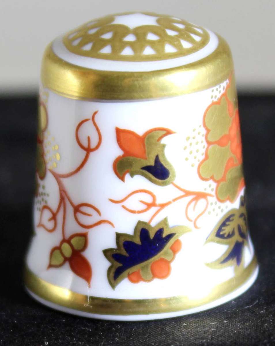 Collectible Thimble - Royal Crown Derby XLIX - Flowers - Act Fast!! Bid Now!!!