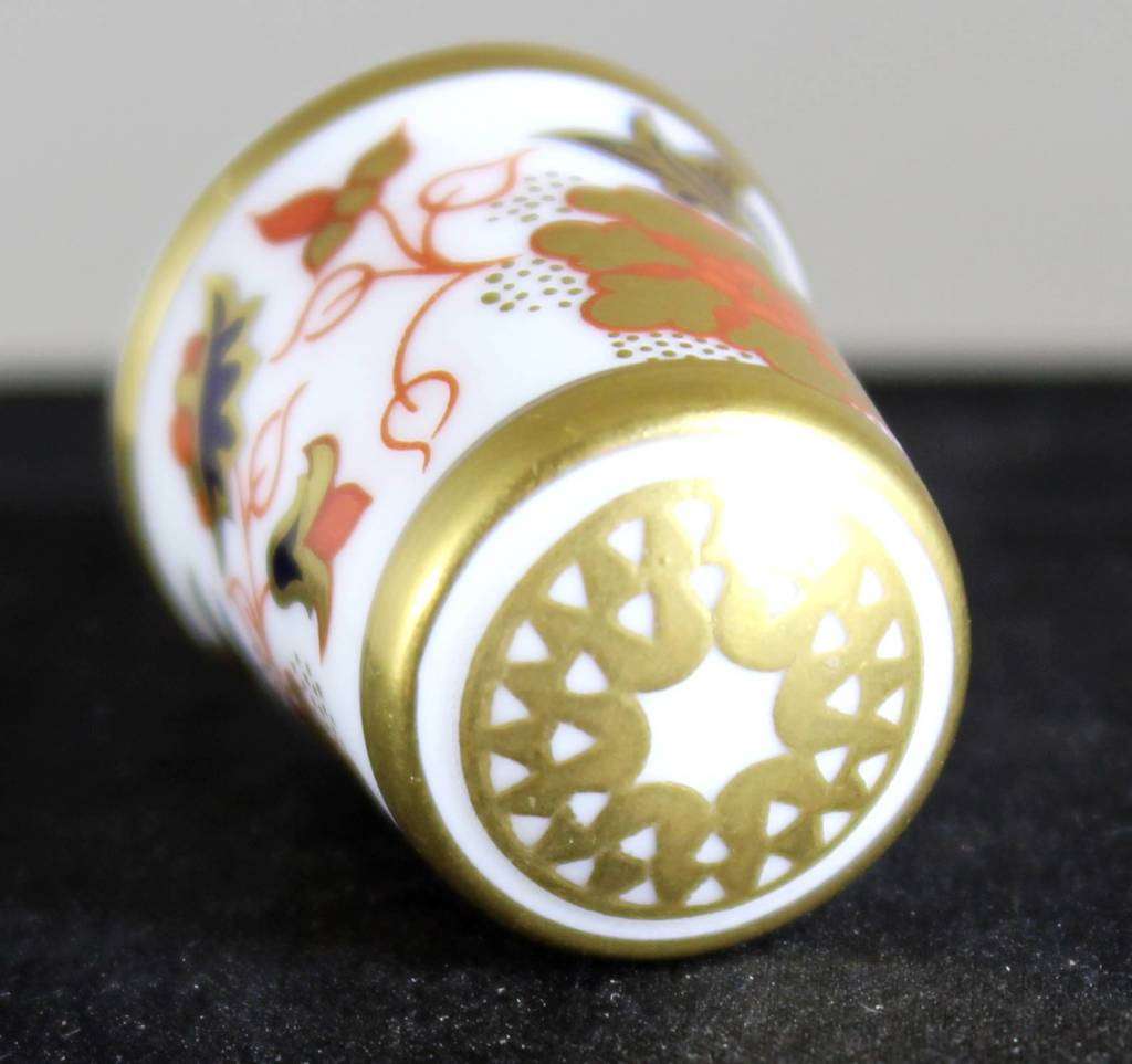 Collectible Thimble - Royal Crown Derby XLIX - Flowers - Act Fast!! Bid Now!!!