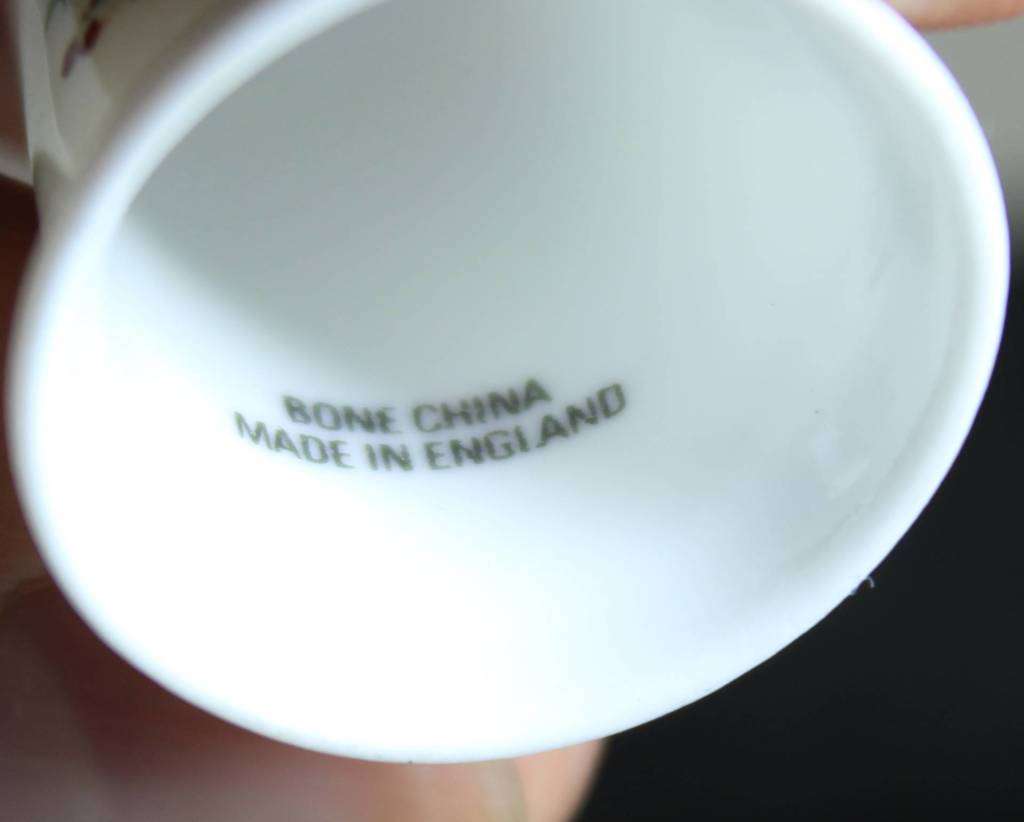 Collectible Thimble - Bird Amongst The Flowers - Made in England - Act Fast!! Bid Now!!!