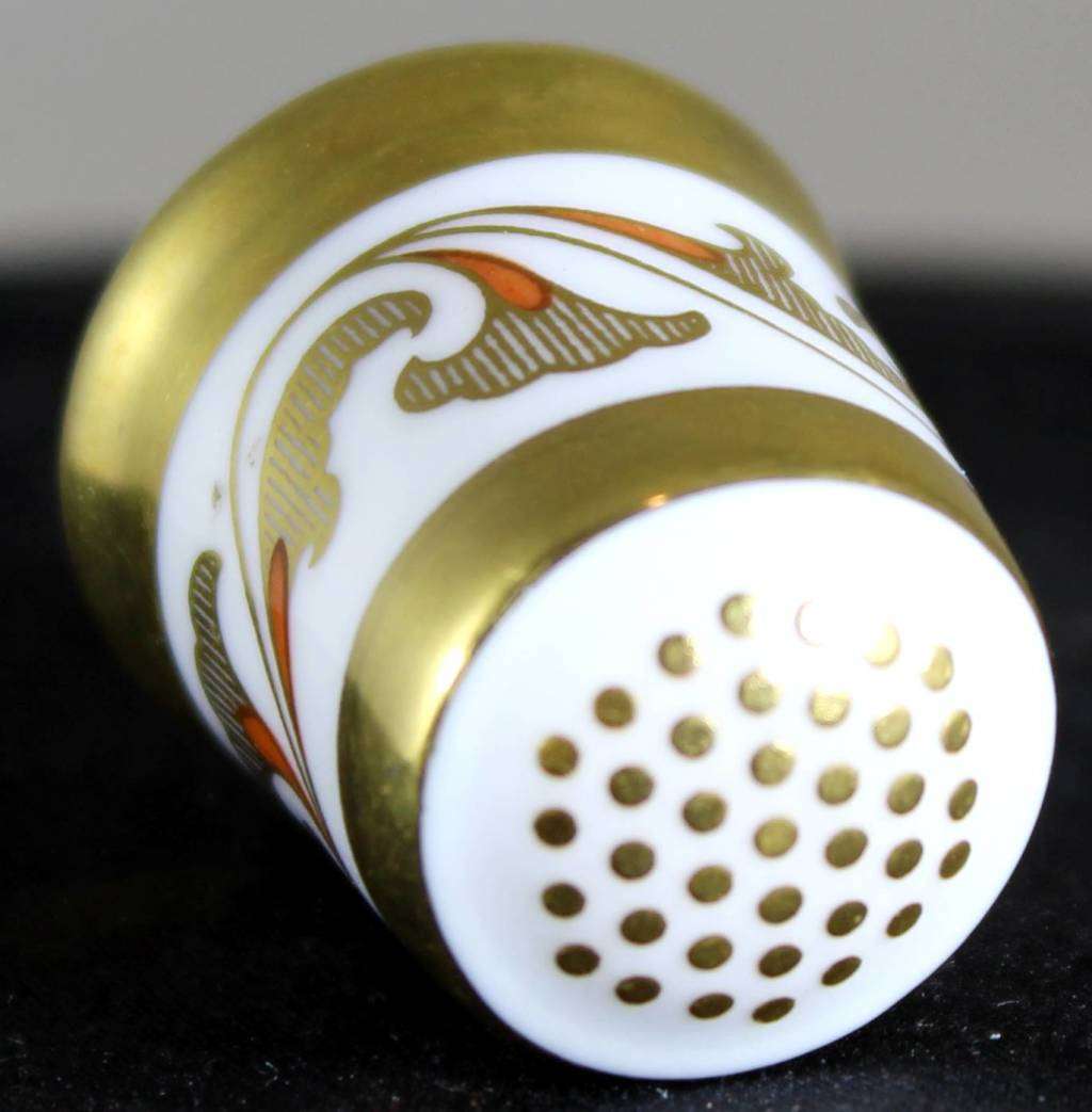 Collectible Thimble - Royal Crown Derby XLVII - Act Fast!! Bid Now!!!