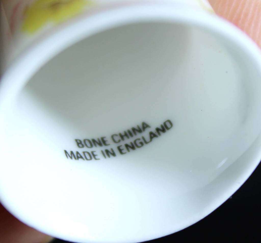 Collectible Thimble - Pink Flower - Made in England - Act Fast!! Bid Now!!!