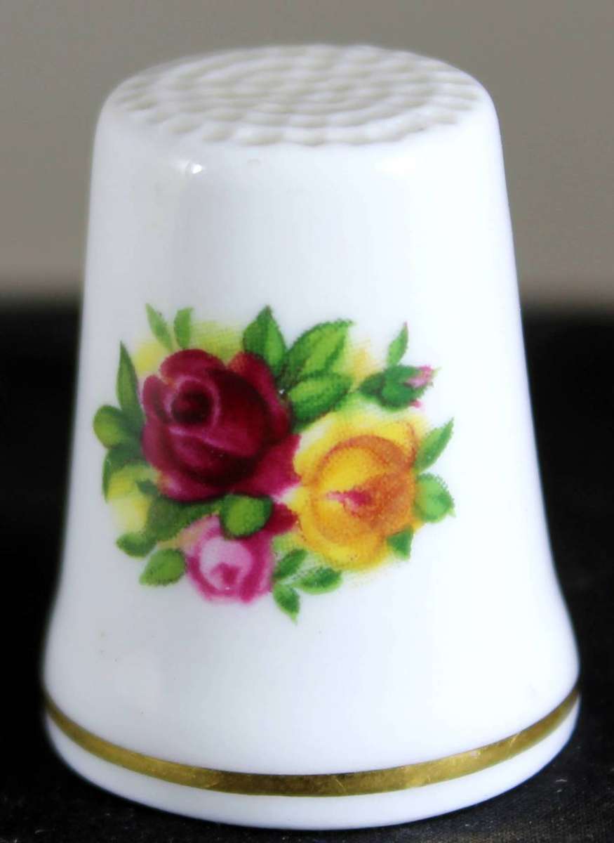 Collectible Thimble - Royal Albert - Old Country Roses- Act Fast!! Bid Now!!!