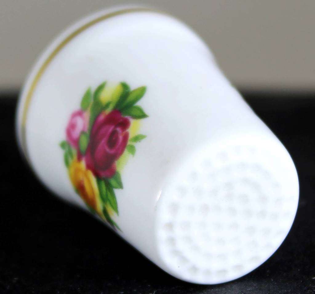 Collectible Thimble - Royal Albert - Old Country Roses- Act Fast!! Bid Now!!!