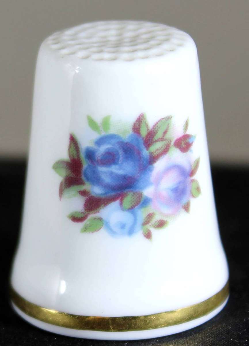 Collectible Thimble - Royal Albert - Moonlight Rose - Act Fast!! Bid Now!!!