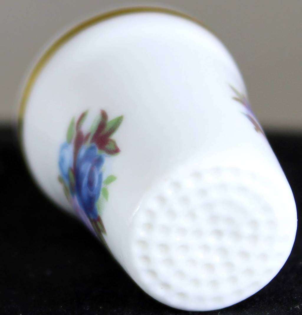 Collectible Thimble - Royal Albert - Moonlight Rose - Act Fast!! Bid Now!!!