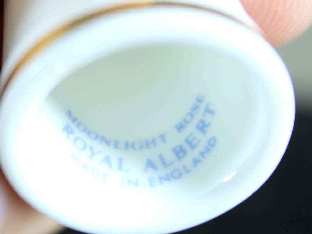 Collectible Thimble - Royal Albert - Moonlight Rose - Act Fast!! Bid Now!!!