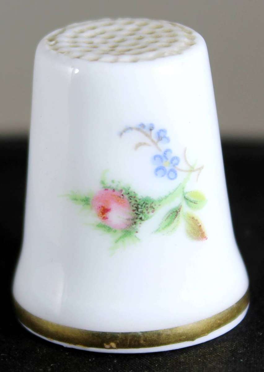 Collectible Thimble - Royal Albert - Moss Rose - Act Fast!! Bid Now!!!