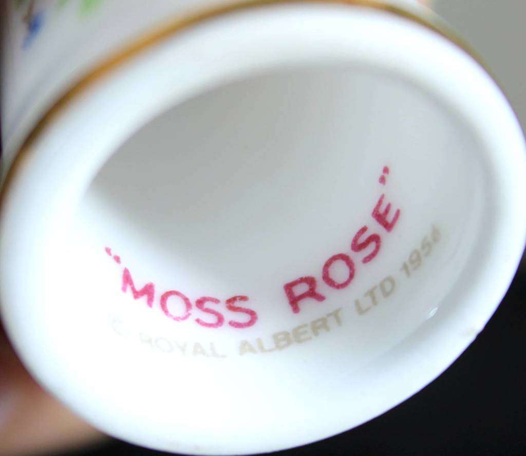 Collectible Thimble - Royal Albert - Moss Rose - Act Fast!! Bid Now!!!