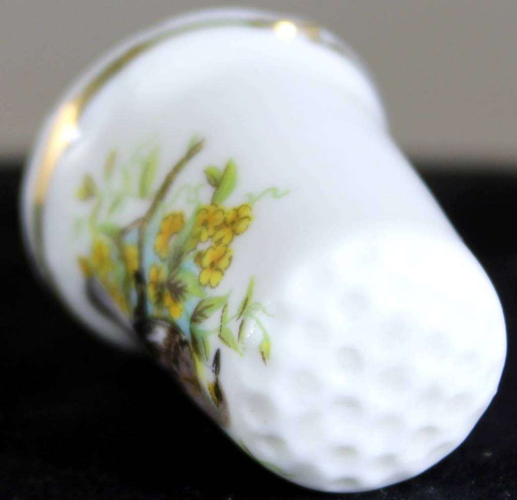 Collectible Thimble - Bird in a Tree - Made in England - Act Fast!! Bid Now!!!