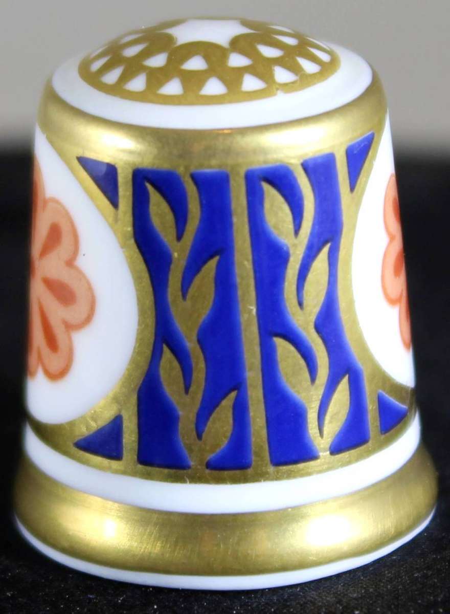 Collectible Thimble - Royal Crown Derby L - Round Flower - Act Fast!! Bid Now!!!