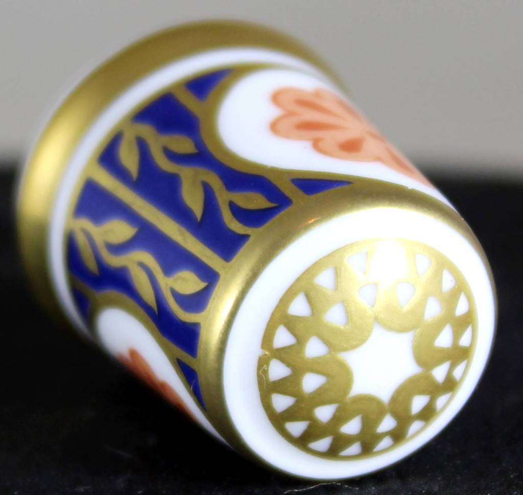 Collectible Thimble - Royal Crown Derby L - Round Flower - Act Fast!! Bid Now!!!