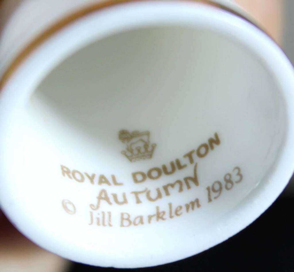 Collectible Thimble -Royal Doulton-Jill Barklem 1983- Lady Woodmouse - Act Fast!! Bid Now!!!