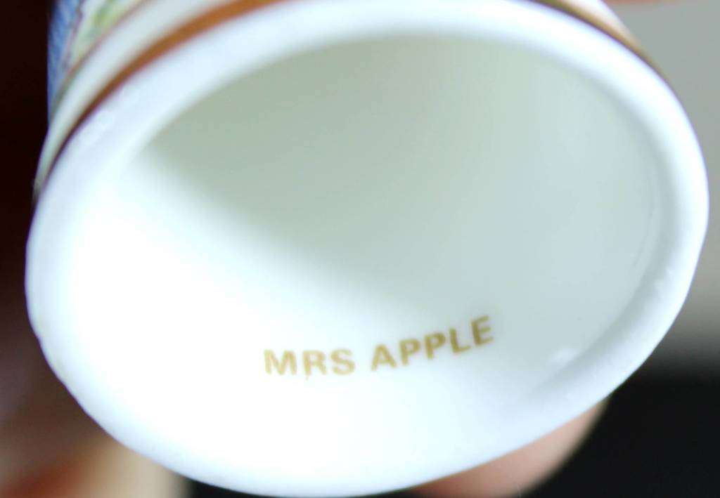 Collectible Thimble -Royal Doulton-Jill Barklem 1983-Mrs Apple- Act Fast!! Bid Now!!!