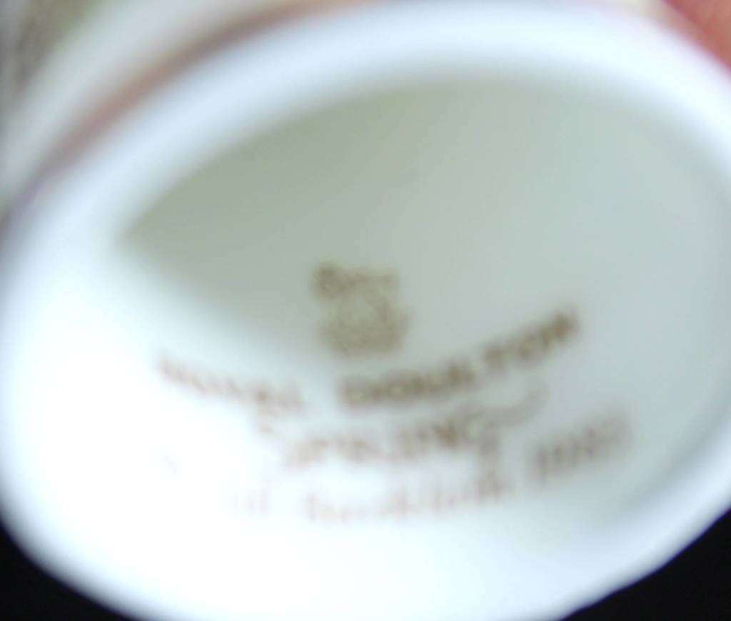 Collectible Thimble -Royal Doulton-Jill Barklem 1983-Mrs Apple- Act Fast!! Bid Now!!!