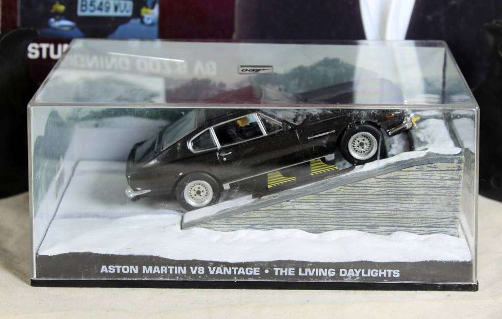 James Bond - Aston Martin V8 Vantage (The living daylights #14)