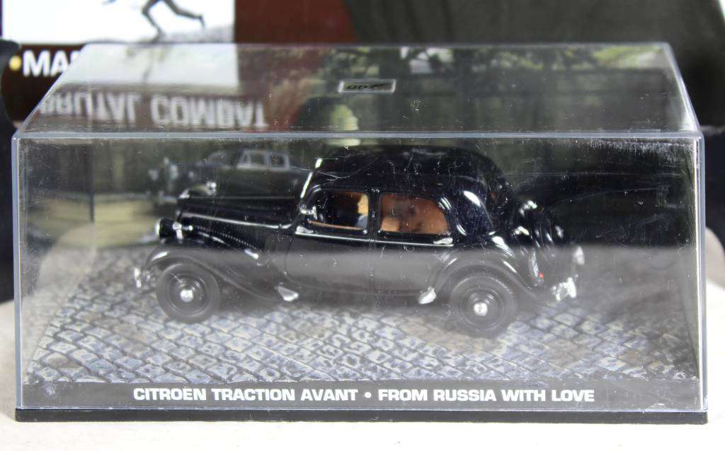 JAMES BOND 007  UNIVERSAL HOBBIES- Citroën Traction Avant ( From Russia With Love #40 )