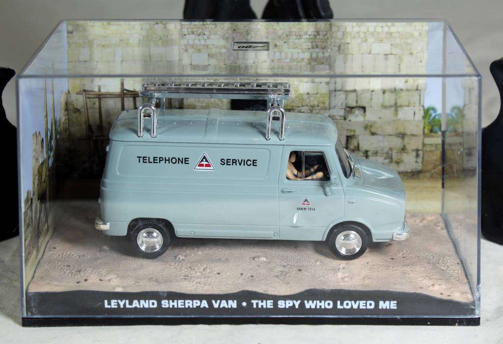 JAMES BOND 007  UNIVERSAL HOBBIES- Leyland Sherpa Van ( The Spy Who Loved Me #61 )
