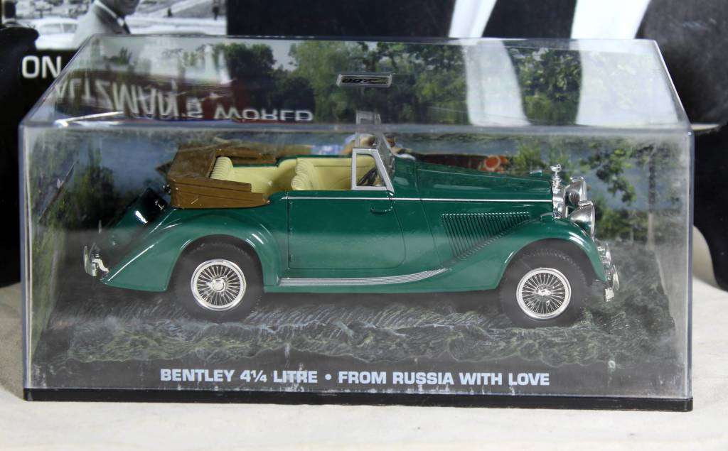 JAMES BOND 007  UNIVERSAL HOBBIES- Bentley 1 1/4 Litre ( From Russia With Love #64 )