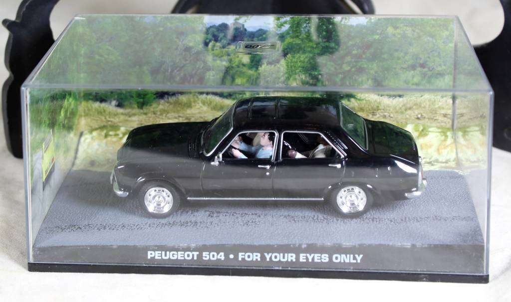 JAMES BOND 007  UNIVERSAL HOBBIES- Peugeot 504 ( For Your Eyes Only #83 )