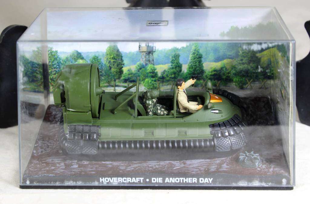 JAMES BOND 007 -UNIVERSAL HOBBIES- Osprey 5 Hovercraft ( Die Another Day #93)