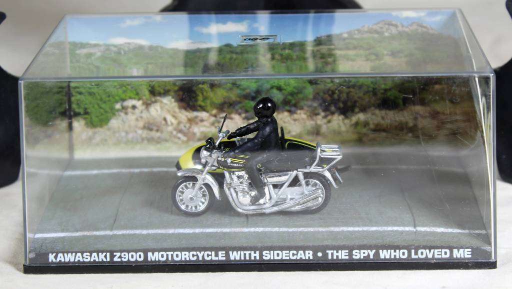 JAMES BOND 007 -UNIVERSAL HOBBIES- Kawasaki Z900 Motorcycle ( The Spy Who Loved Me #95)