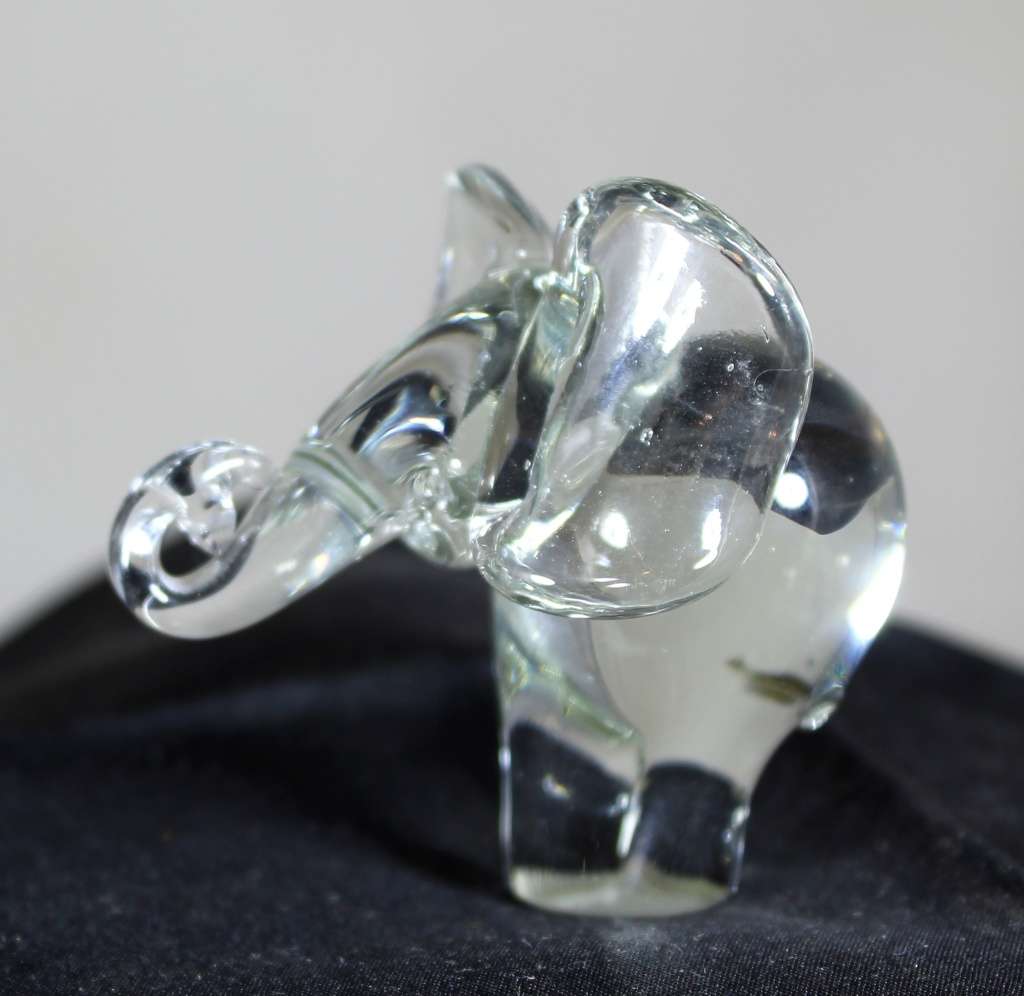 Glass Elephant - Bid Now!!!