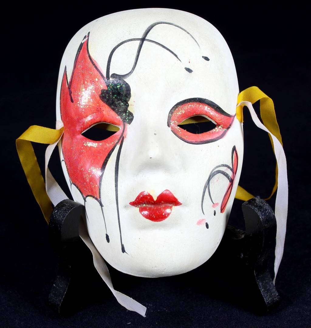 Small opera mask - Red / pink embellishment