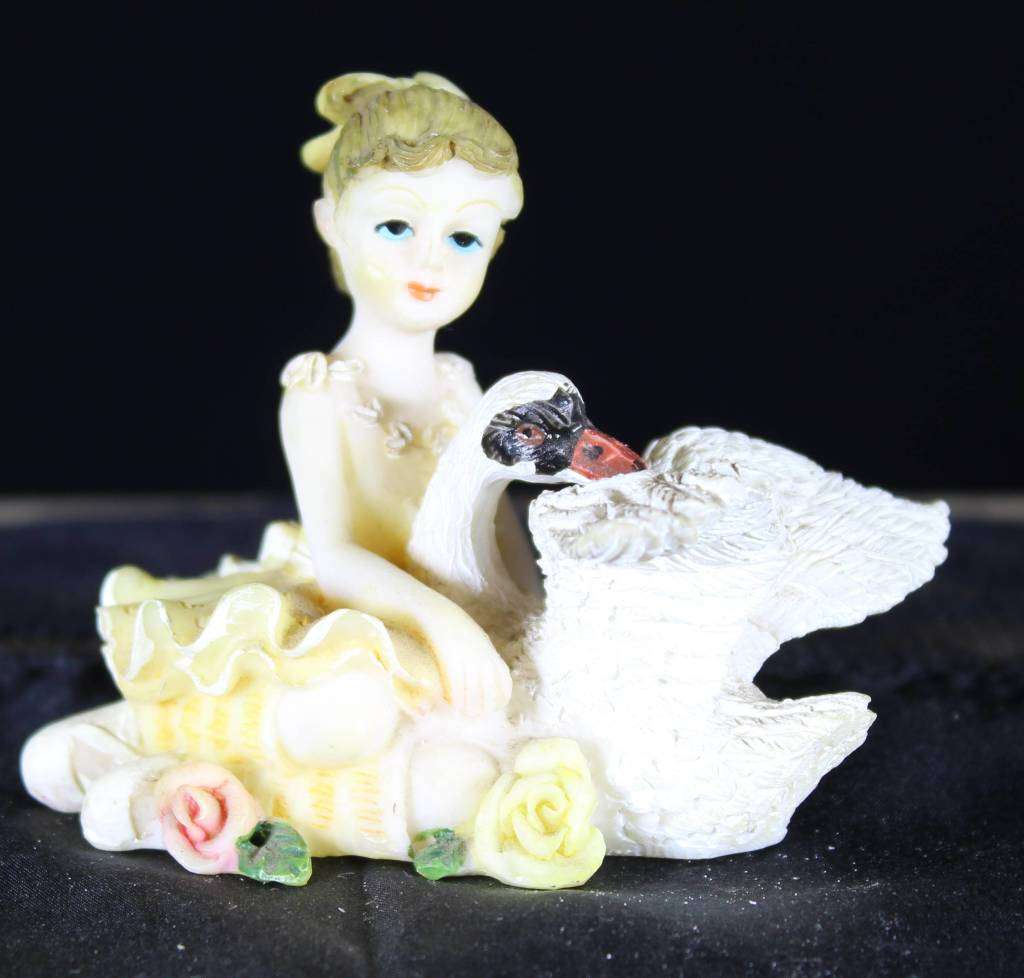 Little girl - yellow dress & swan