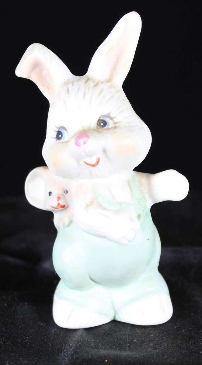 Rabbit with little mouse