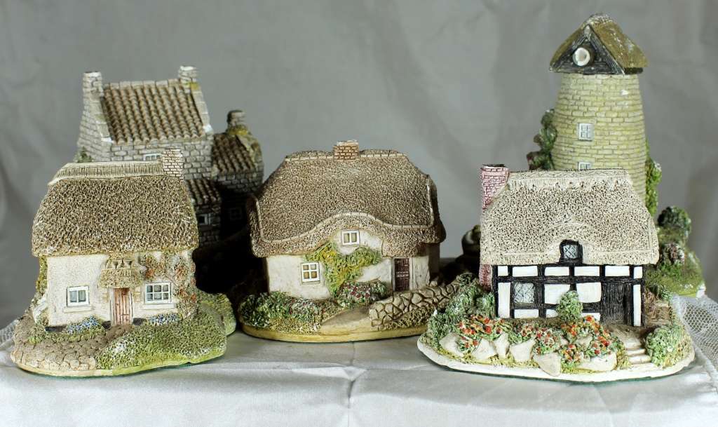 Set of 5 Lilliput Lane Houses - For Restoration - Act Fast - Bid Now!!!