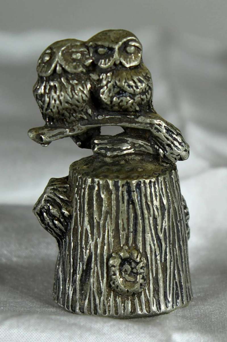 English Pewter (Pseudo) Thimble - Owls - Bid Now!!!
