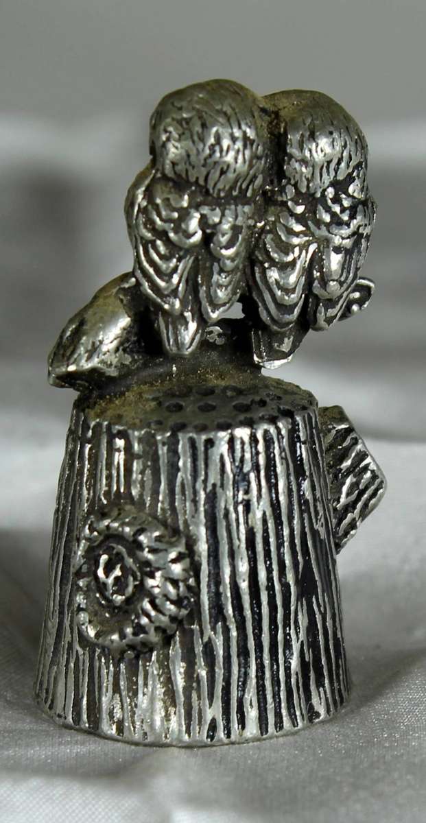 English Pewter (Pseudo) Thimble - Owls - Bid Now!!!