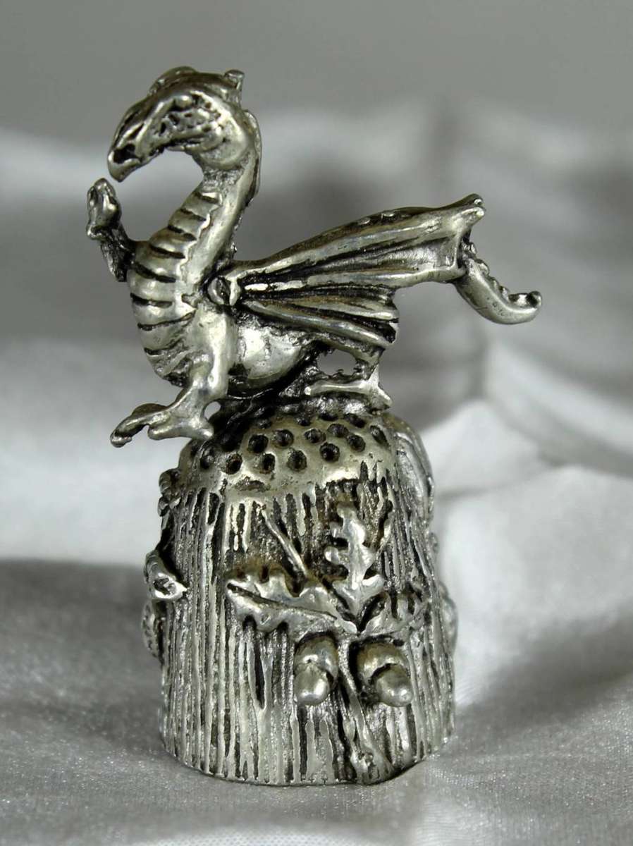 English Pewter (Pseudo) Thimble - Small Dragon - Bid Now!!!